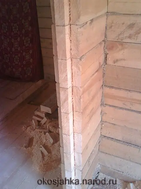 П-образная окосячка в доме из бруса - конструкция с пазом в боковой детали