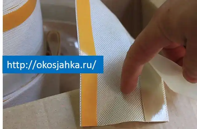 Клеящий слой битилкаучуковой ленты